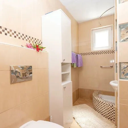 One-bedroom In Apartment Orebic